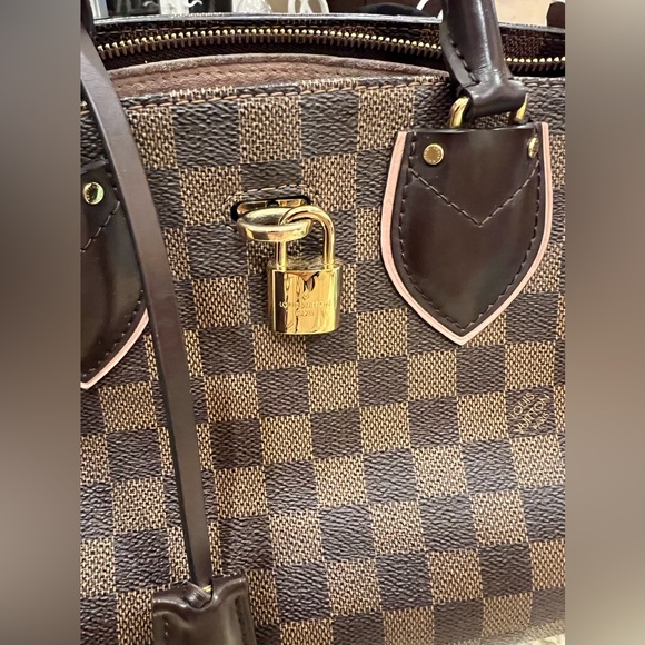 AUTHENTIC LOUIS VUITTON
Damier Canvas Ebene
Normandy Bag - Picture 15 of 16